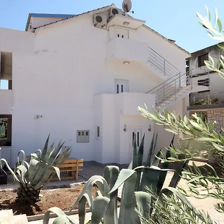 Vidosava - 100m From Sea Apartment