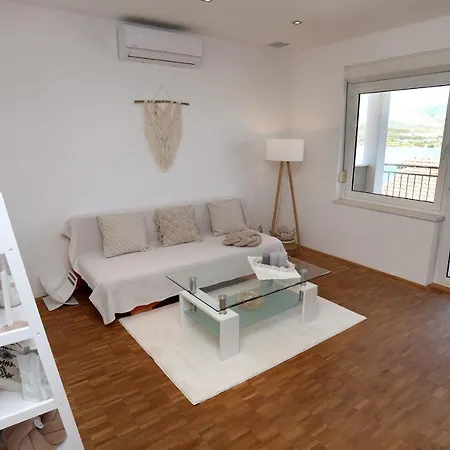 Apartment Vidosava - 100m From Sea Trogir